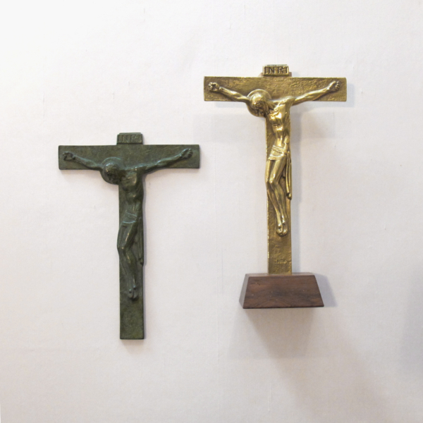 Petit Christ Mural ou sur socle à poser  AMR24-100 H 13 cm